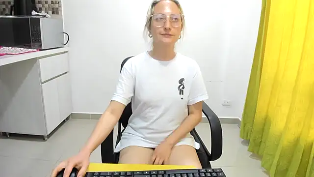 Adele johnsonn1 online show from February 28, 7:46 pm