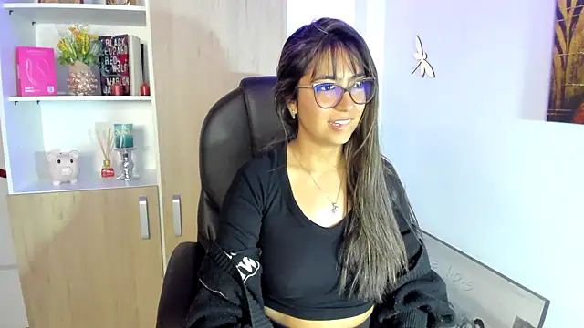 Snapshot of Isabellaa22_1 chatting on February 21, 1:44 am Isabellaa22 1 online show from February 21, 1:44 am