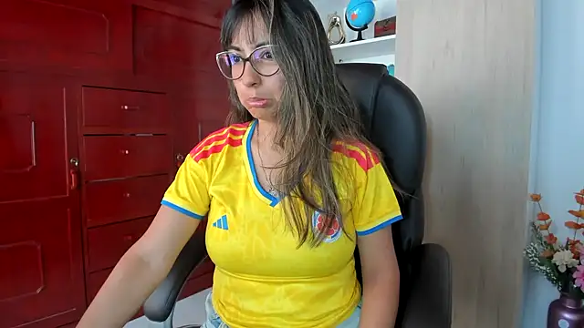 Isabellaa22 1 online show from June 23, 6:50 pm