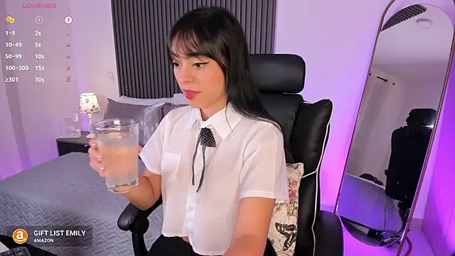 emilyruiz1 online show from March 15, 11:40 am