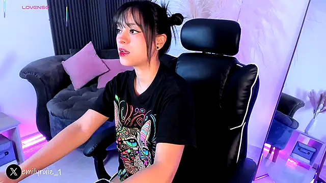 emilyruiz1 online show from December 3, 8:23 am