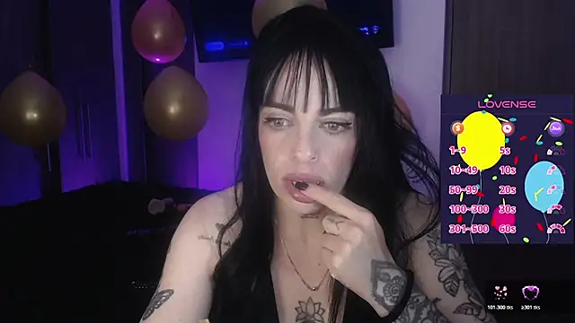 Snapshot of violett_honney chatting on July 22, 1:52 am violett honney online show from July 22, 1:52 am