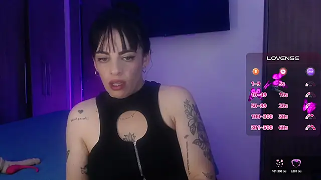 Snapshot of violett_honney chatting on July 24, 4:21 am violett honney online show from July 24, 4:21 am
