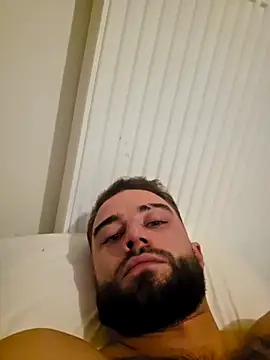 Snapshot of Vekie_007 chatting on November 25, 12:10 am Vekie 007 online show from November 25, 12:10 am