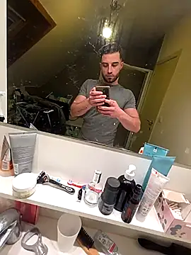 Snapshot of Vekie_007 chatting on February 1, 7:23 pm Vekie 007 online show from February 1, 7:23 pm