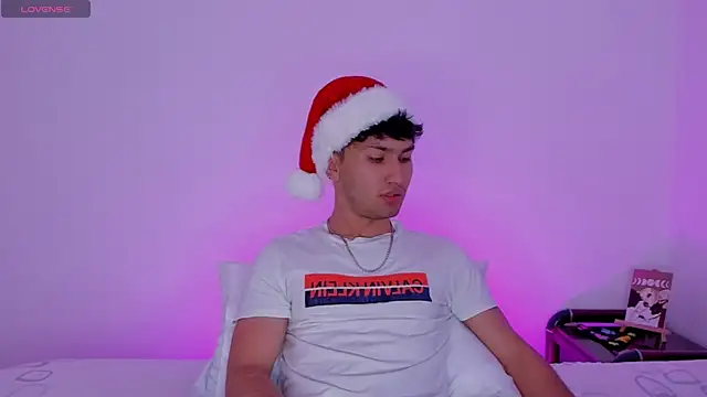 Snapshot of Valerio_James7 chatting on December 7, 6:26 pm Valerio James7 online show from December 7, 6:26 pm