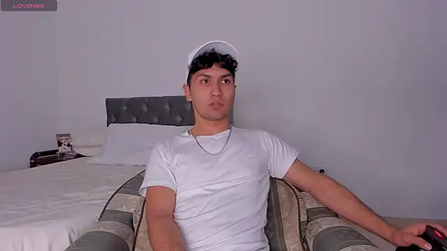 Snapshot of Valerio_James7 chatting on January 21, 6:43 am Valerio James7 online show from January 21, 6:43 am