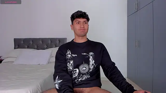 Snapshot of Valerio_James7 chatting on February 10, 5:52 pm Valerio James7 online show from February 10, 5:52 pm