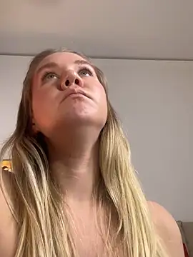 Snapshot of teasecake chatting on December 20, 4:42 am teasecake online show from December 20, 4:42 am