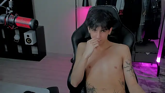 Snapshot of MarkBrowniii chatting on January 31, 9:48 pm MarkBrowniii online show from January 31, 9:48 pm