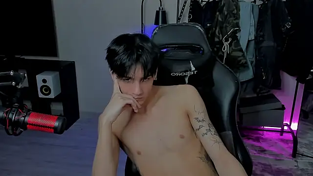 Snapshot of MarkBrowniii chatting on February 10, 7:36 am MarkBrowniii online show from February 10, 7:36 am