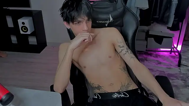 Snapshot of MarkBrowniii chatting on February 20, 9:53 pm MarkBrowniii online show from February 20, 9:53 pm