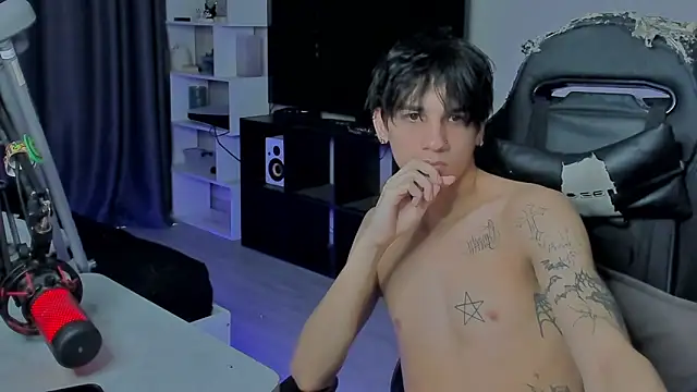 Snapshot of MarkBrowniii chatting on September 25, 6:28 am MarkBrowniii online show from September 25, 6:28 am