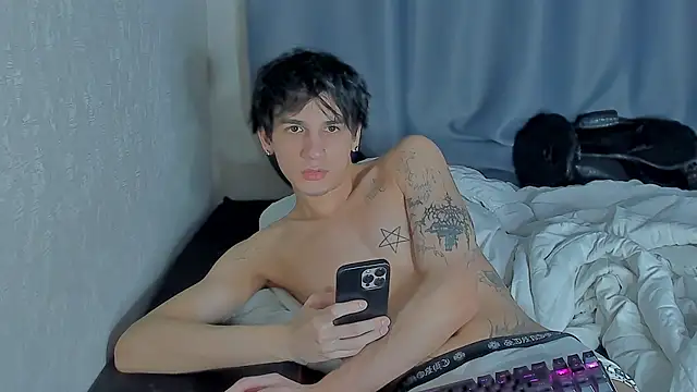 Snapshot of MarkBrowniii chatting on November 4, 6:56 am MarkBrowniii online show from November 4, 6:56 am