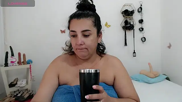 Snapshot of mom_hot__ chatting on May 9, 6:57 pm mom hot online show from May 9, 6:57 pm