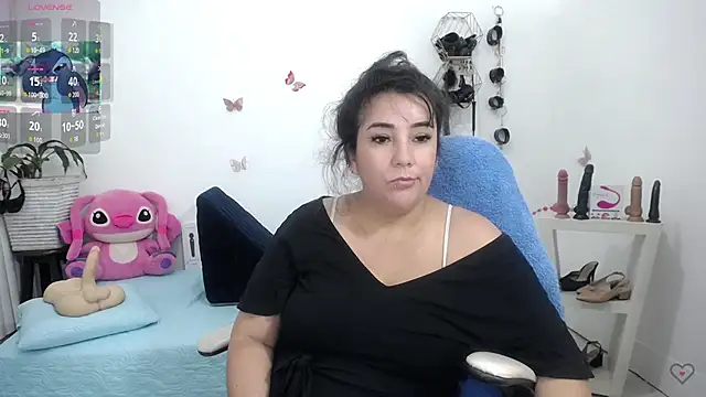 Snapshot of mom_hot__ chatting on June 28, 4:24 pm mom hot online show from June 28, 4:24 pm
