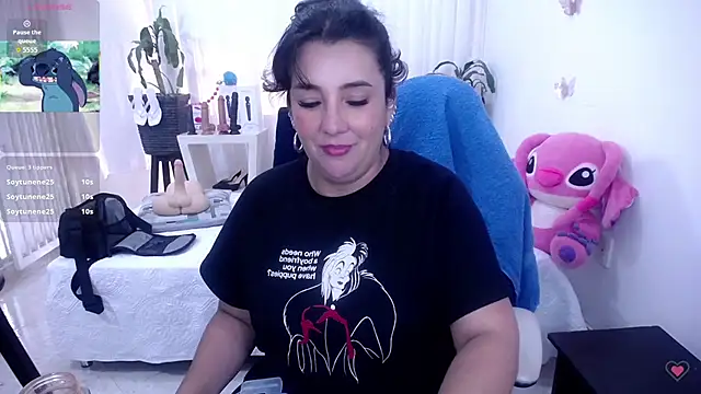 Snapshot of mom_hot__ chatting on July 5, 9:00 pm mom hot online show from July 5, 9:00 pm