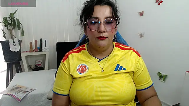Snapshot of mom_hot__ chatting on July 30, 8:41 pm mom hot online show from July 30, 8:41 pm