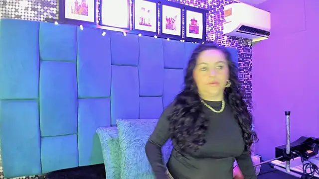 Snapshot of hanny_milf chatting on November 18, 11:47 am hanny milf online show from November 18, 11:47 am