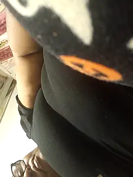 Snapshot of HOTSUGARX5 chatting on January 12, 1:58 pm HOTSUGARX5 online show from January 12, 1:58 pm