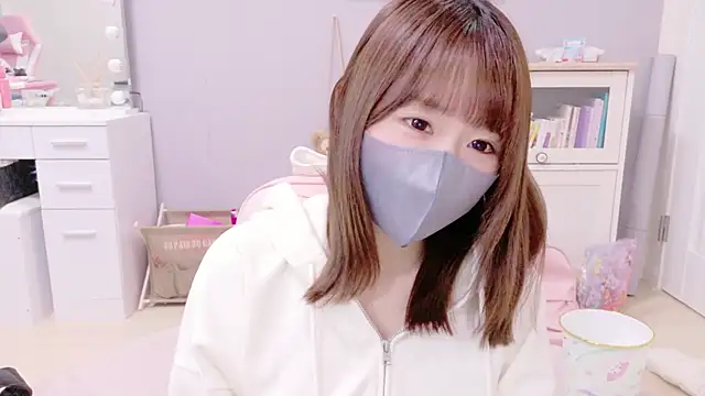 Snapshot of Yui-Ch chatting on March 5, 11:17 am Yui-Ch online show from March 5, 11:17 am