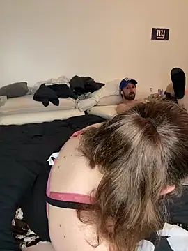 Snapshot of sexybee124 chatting on April 14, 3:45 am sexybee124 online show from April 14, 3:45 am