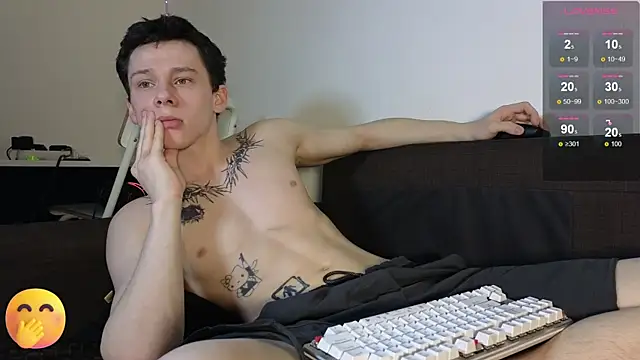 Snapshot of R1mmo__ chatting on March 20, 12:22 pm R1mmo online show from March 20, 12:22 pm