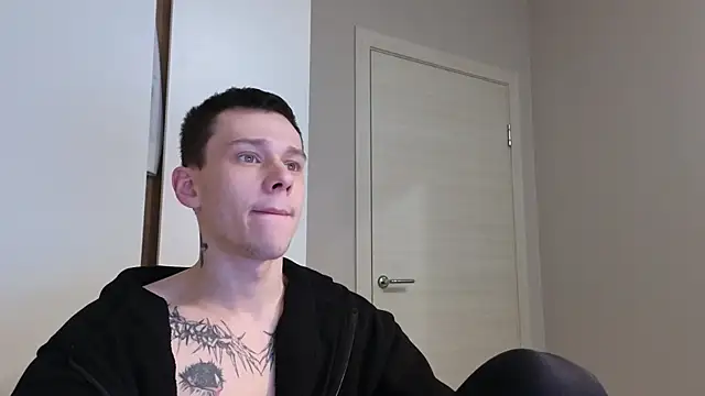 Snapshot of R1mmo__ chatting on October 24, 7:21 pm R1mmo online show from October 24, 7:21 pm