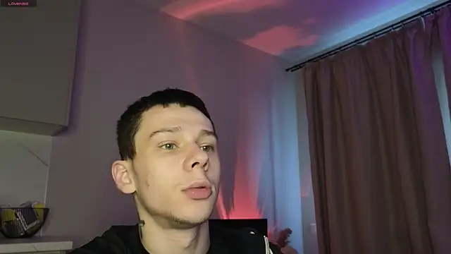 Snapshot of R1mmo__ chatting on October 27, 8:40 am R1mmo online show from October 27, 8:40 am