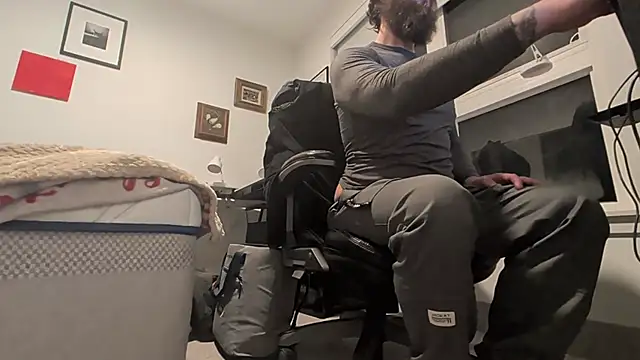 Snapshot of Armyexhibitionistvet chatting on December 14, 8:30 am Armyexhibitionistvet online show from December 14, 8:30 am