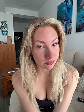 Snapshot of LuisaBecker chatting on February 1, 11:42 am LuisaBecker online show from February 1, 11:42 am