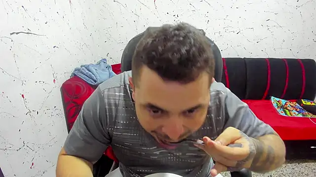 Snapshot of _ace_ventura chatting on January 2, 1:17 am ace ventura online show from January 2, 1:17 am