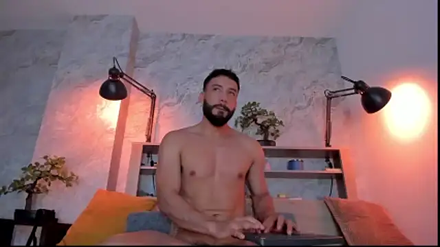 Snapshot of bruno_woods chatting on December 14, 1:33 am bruno woods online show from December 14, 1:33 am