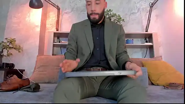 Snapshot of bruno_woods chatting on December 15, 4:22 pm bruno woods online show from December 15, 4:22 pm