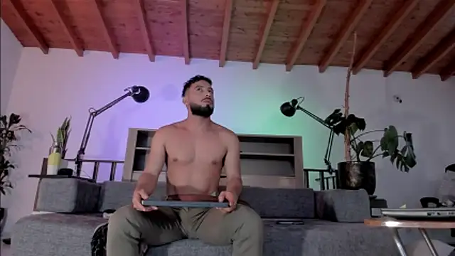 Snapshot of bruno_woods chatting on February 19, 10:39 pm bruno woods online show from February 19, 10:39 pm