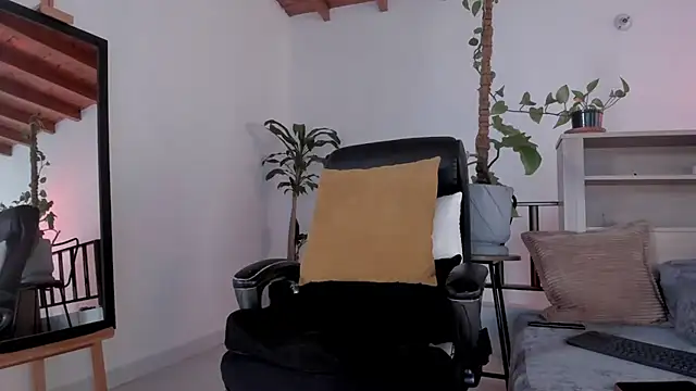 Snapshot of bruno_woods chatting on August 6, 3:47 pm bruno woods online show from August 6, 3:47 pm
