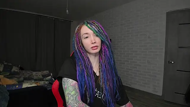 Roxy Silver online show from January 6, 1:30 pm