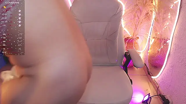 ViolettaHotLatin  online show from December 19, 12:45 pm