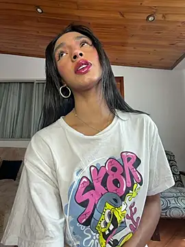 Snapshot of xenia_golden chatting on July 10, 2:41 pm xenia golden online show from July 10, 2:41 pm