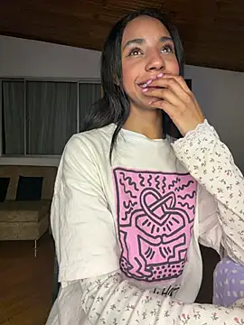 Snapshot of xenia_golden chatting on July 23, 2:20 am xenia golden online show from July 23, 2:20 am