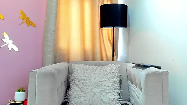Snapshot of _AlejaCruz_ chatting on March 1, 6:21 pm AlejaCruz online show from March 1, 6:21 pm