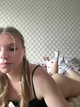 Snapshot of adel_secret chatting on June 14, 11:45 am adel secret online show from June 14, 11:45 am