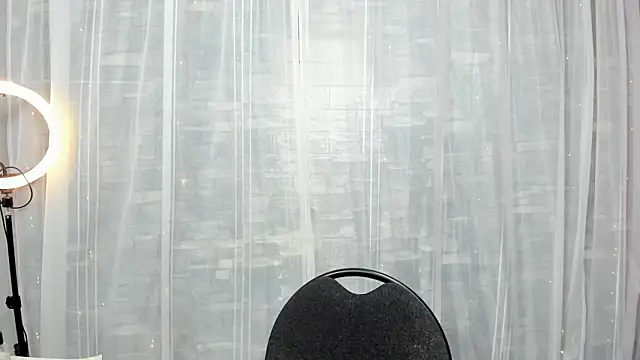 KatieGomez online show from February 4, 5:30 pm