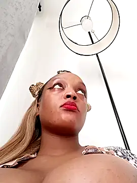Snapshot of Busty_Bambi chatting on August 3, 10:32 am Busty Bambi online show from August 3, 10:32 am