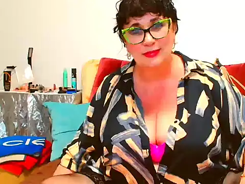 Snapshot of Olvia7985 chatting on June 5, 7:52 pm Olvia7985 online show from June 5, 7:52 pm