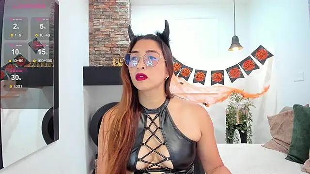  LaraMom  online show from October 31, 7:37 pm