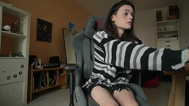 Snapshot of MagicFemboy chatting on August 4, 7:00 am MagicFemboy online show from August 4, 7:00 am