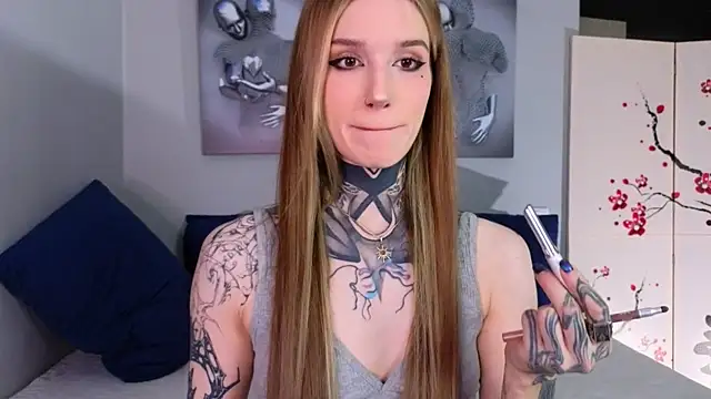 Snapshot of SophieInkk chatting on October 1, 11:33 pm SophieInkk online show from October 1, 11:33 pm