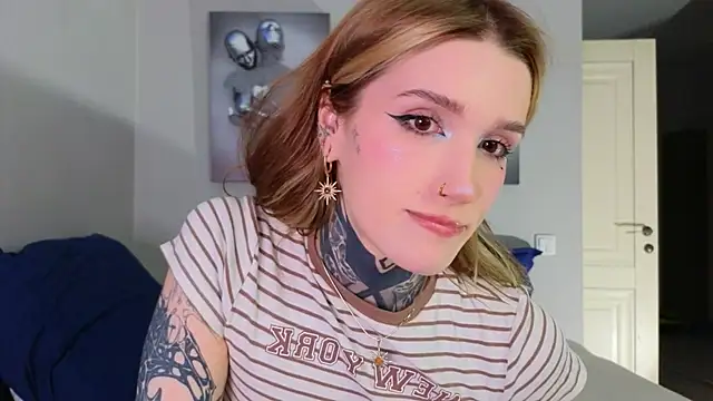 Snapshot of SophieInkk chatting on October 2, 11:56 pm SophieInkk online show from October 2, 11:56 pm