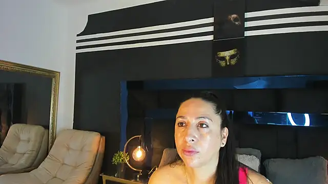 MayraVegas online show from December 20, 1:00 pm